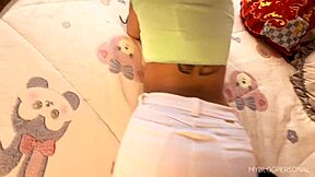 เซ็กซ์หนักกับเพื่อนบ้านขณะคุยโทรศัพท์ ฉีกกางเกงเธอและทำต่อกับแฟนเธอที่สาย