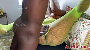 Εί, μπορείς να τελειώσεις στην πούτσα μου; Αυτή η νέα 18+ μαύρη γαμάται σκληρά από τεράστιο πούτσο! Θέλεις να δεις περισσότερα;