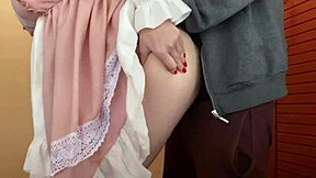 熱いメイドがクイックバックスタイルセッションで俺をファックできなかった