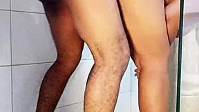 Prvýkrát súlož v kúpeľni s mojou tučnou 18+ spolubývajúcou na internáte