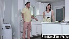 Kuzen Nova Cane Tatilde Aile Sevgisiyle Oral ve Köpek Pozisyonunda Sikiliyor