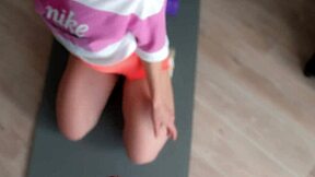 Aamuharjoitus tekee huonekaverin kukon kovaksi tiukalle perse naidille