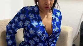 Busty nevlastná mama učí nevlastného syna intimite s Leyne Rodriguez