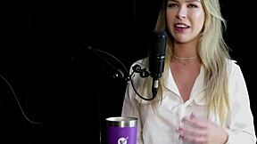 Milena Moreau i gennemsigtig rød lingerie squirter alene med vibrator, så har anal sex og gruppe sjov med kørestolsbruger.