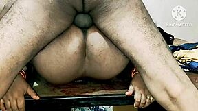 Indijska bhabhi jebe susjedne momke sa prljavim pričama