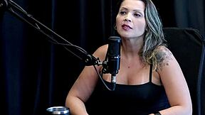 Agatha mama buat DP dalam gaun merah jernih untuk kliennya