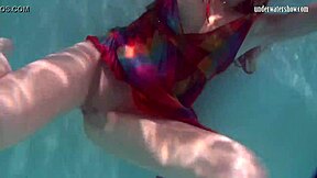 Ryšavá Nikita Vodorezova, prečo sa tak rýchlo vyzlieka pod vodou?