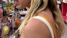 Khloe Kapri se odhalí a sání kokot na veřejnosti