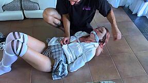 Kawan perempuan cantik saya jadi sangat perlu dari digelitik, mengerang dalam keseronokan pasangan gadis 18+