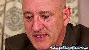 Visokopotpetana tinejdžerka 18+ duboko jebana od dede