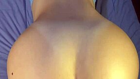 În cămin, prietena mea călărește pula mea tare și se apleacă pentru futut