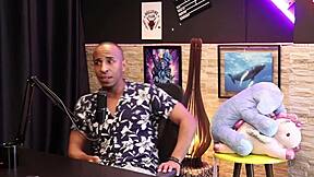 Oropana finančno, zdaj hrepeni po velikem črnem užitku v prosojni rdeči