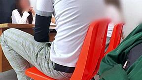 Мексичка наставница захтева тела ученика за пролазак додатног испита у учионици.