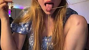 Gadis blond jari pussy basah posisi doggystyle