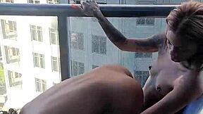 Kashofficials dobi jebanje od Renity Love na balkonu