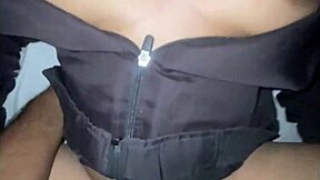 Je to prvič, da seksi indijsko dekle jezdi na kurcu v spalnici?