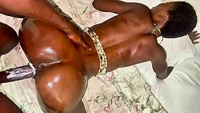 Pozri ako môj nevlastný brat šuká moju mokrú piču zozadu?