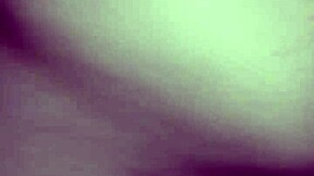 Majhna April vzame ogromen kurac globoko v pičko za hardcore jebanje