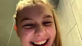 Norčavo škropljenje in jebanje v telovadnici na prostem javno BBW