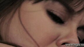 टैबू फैमिली कॉम्पिटिशन टीन 18+ के लिए फर्स्ट टाइम थ्रीसम बन जाता है