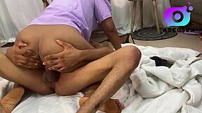 Natte Kut Missionaris Met Luie Dienstmeid Voelt Zo Emotioneel