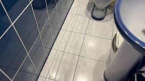 Karvainen pillu pissaa kokoelma likaiset padit POV