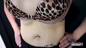 blond lepotička Keyton liže jajca, pogoltne in deepthroata trd kurac pred toplim facialom