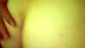 ラテン系の妻が誕生日プレゼントでダブルペネトレーションの喜びをサプライズ