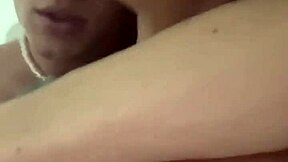 ฉันขี่ควยใหญ่ในท่าโคกเกิร์ลขณะที่เขาเลียหีจนเสร็จ