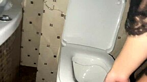 Bu Traşsız Amcık Havuzda İşeme Derlemesini Kontrol Et! 😍