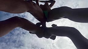 Hé, kijk naar deze verloren video van jonge 18+ mensen die een wilde groepsessie hebben in het bos