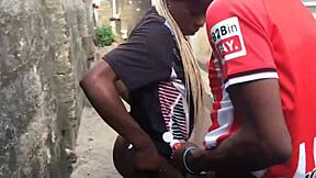 야외에서 나를 세게 박아줘, 내 보지를 말하게 해