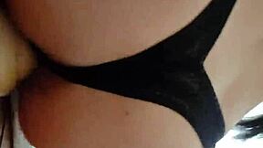 Hvorfor karantene når jeg kan onanere med stor dildo som forførerisk meksikansk prostituert