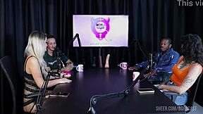 ह्योरान कार्वाल्हो की शीयर रेड आउटफिट में कंपाइलेशन