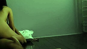 Amaterska kolegijska dekleta iz Mjanmara obožuje jahanje kurca v domačem videu