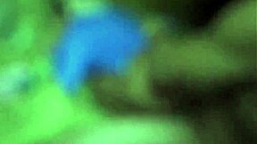 मिलिटरी यूनिफॉर्म वाली हॉट लड़की ब्लोजॉब देती है और उसकी टाइट चूत को जोर से चोदते हैं