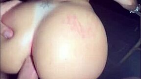 Ova lepa brazilska tinejdžerka dobija svoju slatku guzicu grubo probušenu od Maksima do orgazma