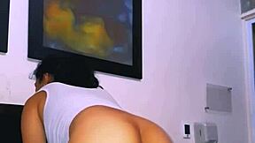 Skolejenta forfører spansklæreren på kontoret etter timene