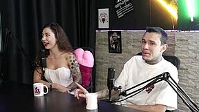 Dia sedar boleh dapat duit dari seks, kontol dia dipuji, dan posisi kegemaran mereka - jujube delícia sheer red