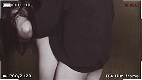 Que Porra, Aquela Garota De Saia E Meias De Rede Está Fodendo E Levando Creampie No Elevador?