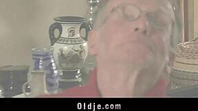 Dva djeda blowjob anal sa vrućom tinejdžerkom 18+ medicinskom sestrom