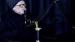 Nenatočil by s kidi bengala, líbila se mu exhibicionistická část, dělala služby a starý chlap, co cucal kundu - flor de damiana sleduj na sheer red?