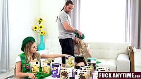 Freeuse stiefdochters verkopen koekjes en zuigen lul met begeleiding van stiefvaders - neuk wanneer je wilt