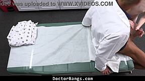 Patiënt smeekt dokter om haar te bevruchten 😏