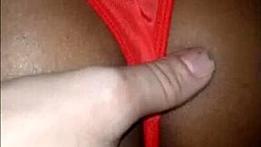 Spiser svigerinnen min på stuesofaen i total horhet til orgasme.