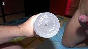 3人のティーン18+レディーボーイタイがクライアントをハッピーエンドアスでフェラとファック