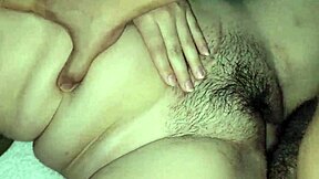 Behåret latina stedatters naturlige busk bliver kneppet i college rollespil.