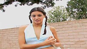 Gadis muda berambut ekor kuda kurus kongkek orang asing dan suka batangnya