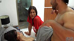 내가 산만해지자 의붓누나가 내 남친 박아