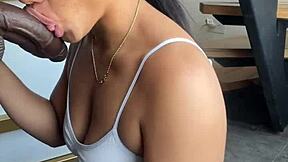 تشارك وجبة مع إخوتها بالتبني في إعداد زوجين هاويين